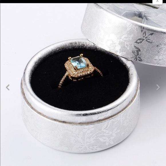 CZECH BLUE CRYSTAL IN GOLD TONE - Picture 4 of 8